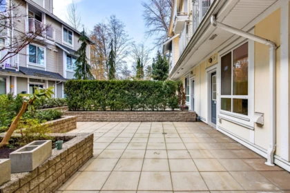 8 6965 Hastings Street, Burnaby, BC, Burnaby — Apartment/Condo for sale