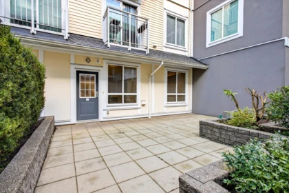 8 6965 Hastings Street, Burnaby, BC, Burnaby — Apartment/Condo for sale