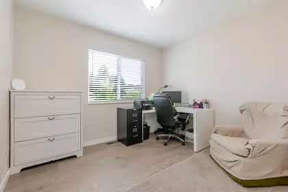 Entry Foyer Photo of 17081 60a Avenue, Surrey, BC