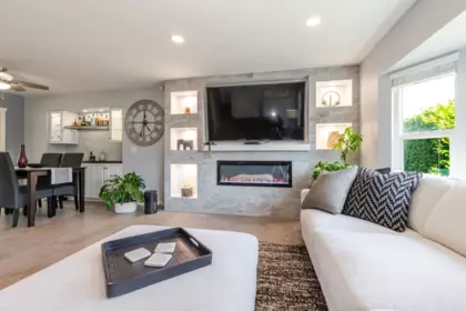 Kitchen Island Photo of 17081 60a Avenue, Surrey, BC