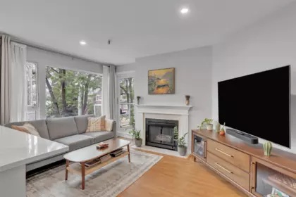 Kitchen Island Photo of 315 2020 W 8th Avenue, Vancouver, BC