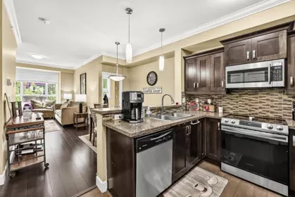 411 13897 Fraser Highway, Surrey, BC, Surrey — Apartment/Condo for sale