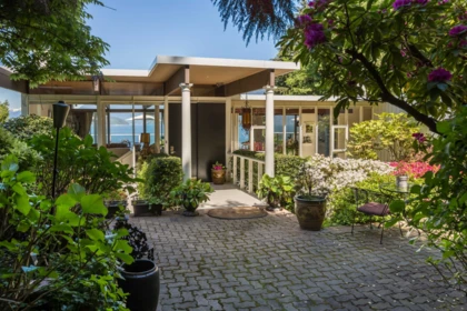 Breakfast Nook Photo of 7145 Cliff Road, West Vancouver, BC