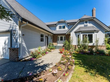 Garden / Landscaping Photo of 15271 95 Avenue, Surrey, BC