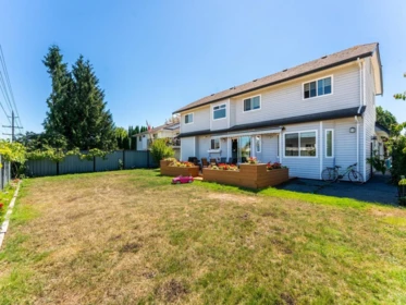 Hallway Photo of 15271 95 Avenue, Surrey, BC