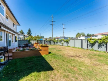 Mudroom Photo of 15271 95 Avenue, Surrey, BC