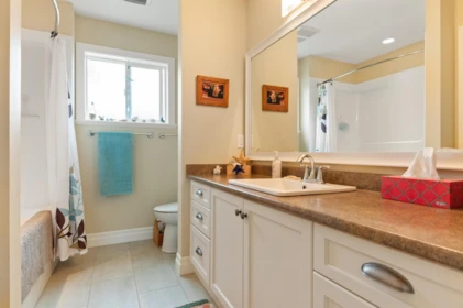 Hallway Photo of 380 Dewdney Avenue, Hope, BC