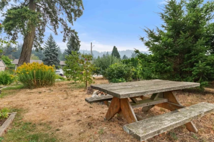 Street View Photo of 380 Dewdney Avenue, Hope, BC