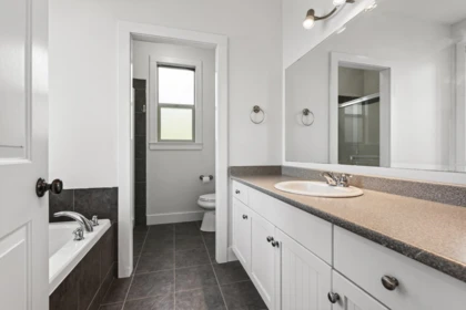 Hallway Photo of 43726 Alameda Drive, Chilliwack, BC
