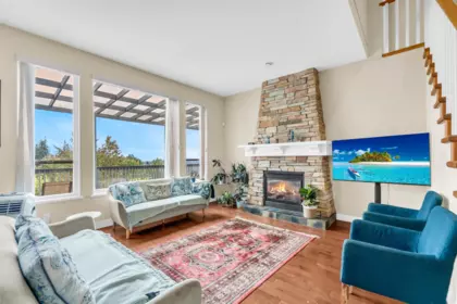 Breakfast Nook Photo of 118 Fernway Drive, Port Moody, BC