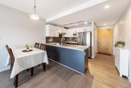 Kitchen Island Photo of 1904 14 Begbie Street, New Westminster, BC