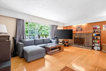 Kitchen Island Photo of 2175 Waverley Avenue, Vancouver, BC