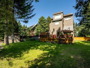 7211 N Fitzsimmons Road, Whistler, BC, Whistler — Single Family Residence for sale
