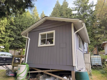 Family Room Photo of 5434 Matukwum Lane, Sechelt, BC