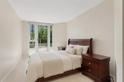Breakfast Nook Photo of 305 8 Smithe Mews, Vancouver, BC