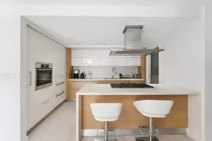 Kitchen Island Photo of 305 8 Smithe Mews, Vancouver, BC