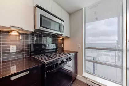 2707 2968 Glen Drive, Coquitlam, BC, Coquitlam — Apartment/Condo for sale
