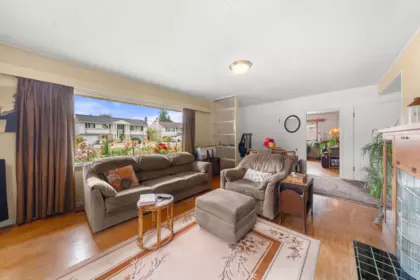 Kitchen Island Photo of 9841 121 Street, Surrey, BC