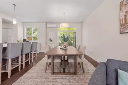 Kitchen Island Photo of 17 1968 North Parallel Road, Abbotsford, BC