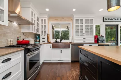 Kitchen Island Photo of 2284 Ashton Road, Agassiz, BC