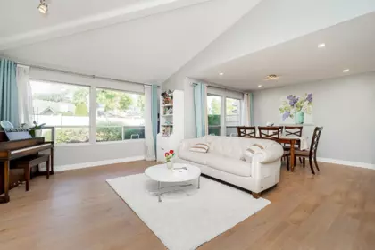 Dining Area Photo of 118 15121 19 Avenue, Surrey, BC