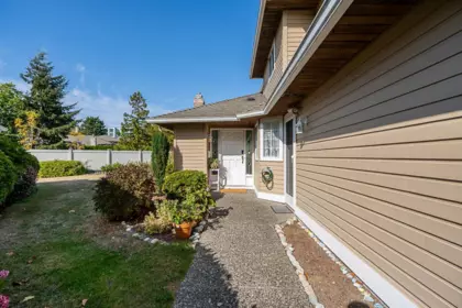 Living Room Photo of 118 15121 19 Avenue, Surrey, BC