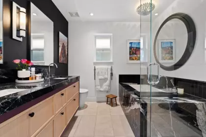 Guest Bathroom Photo of 44 41050 Tantalus Road, Squamish, BC