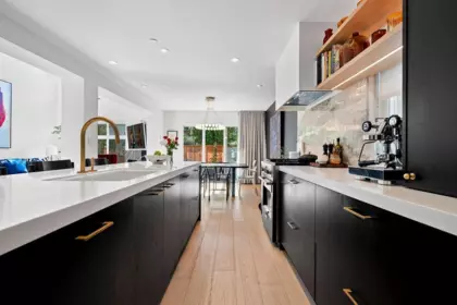 Kitchen Island Photo of 44 41050 Tantalus Road, Squamish, BC