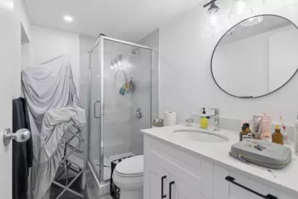 Guest Bathroom Photo of 6 2023 West 4th Avenue, Vancouver, BC