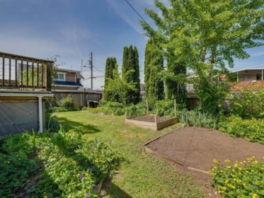 Swimming Pool Photo of 2087 E 26th Avenue, Vancouver, BC