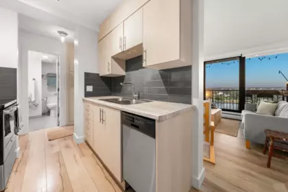 Kitchen Photo of 1207 1330 Harwood Street, Vancouver, BC