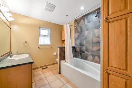 Basement Recreation Room Photo of 466 55 Street, Tsawwassen, BC