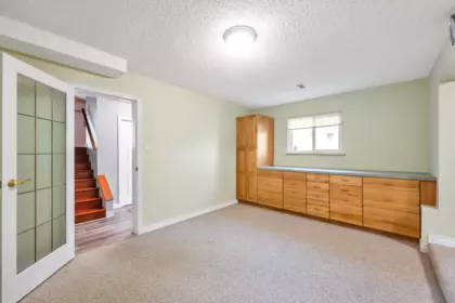 Hallway Photo of 466 55 Street, Tsawwassen, BC