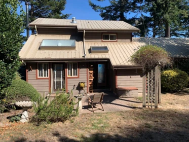 574 Arbutus Drive, Mayne Island, BC, Mayne Island — Single Family Residence for sale