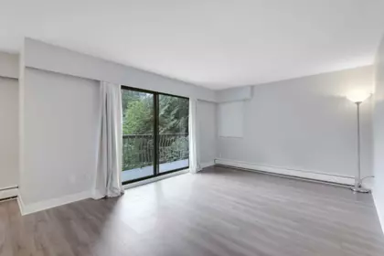 Family Room Photo of 207 1544 Fir Street, White Rock, BC