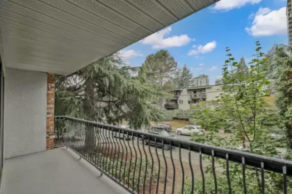 Outdoor Deck Photo of 207 1544 Fir Street, White Rock, BC