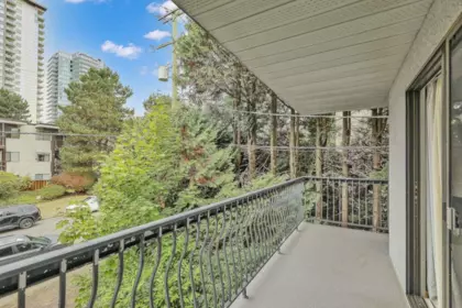 Outdoor Patio Photo of 207 1544 Fir Street, White Rock, BC