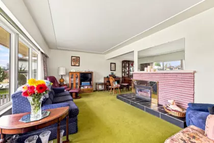 Family Room Photo of 4335 Barker Avenue, Burnaby, BC