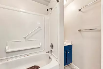 Hallway Photo of 4335 Barker Avenue, Burnaby, BC