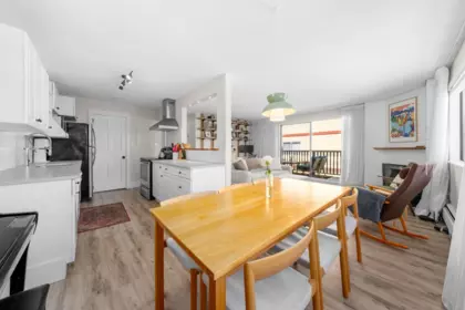 202 1610 Chesterfield Avenue, North Vancouver, BC, North Vancouver — Apartment/Condo for sale