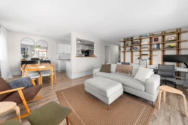 202 1610 Chesterfield Avenue, North Vancouver, BC