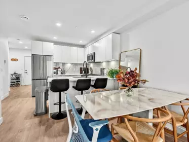 Kitchen Photo of 421 13238 105 Avenue, Surrey, BC