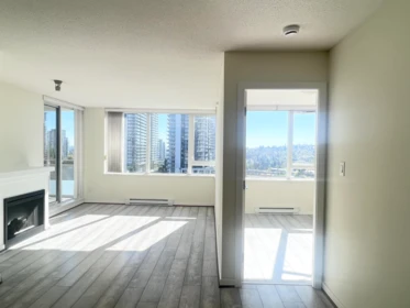 606 9888 Cameron Street, Burnaby, BC, Burnaby — Apartment/Condo for sale