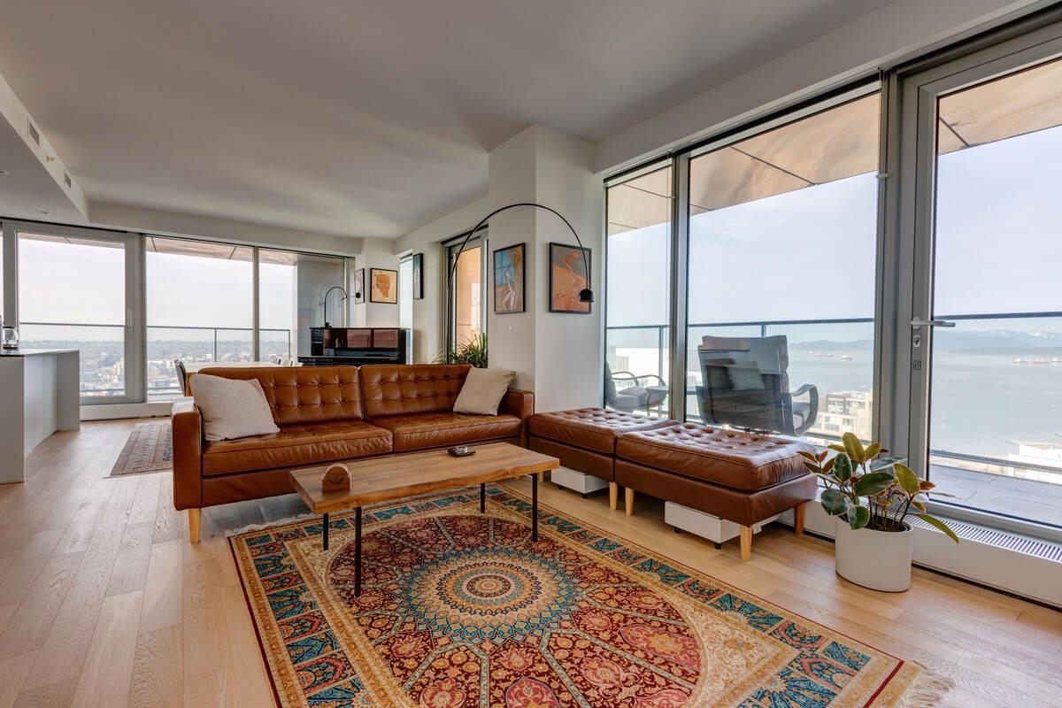 Dining Area Photo of 3703 1480 Howe Street, Vancouver, BC