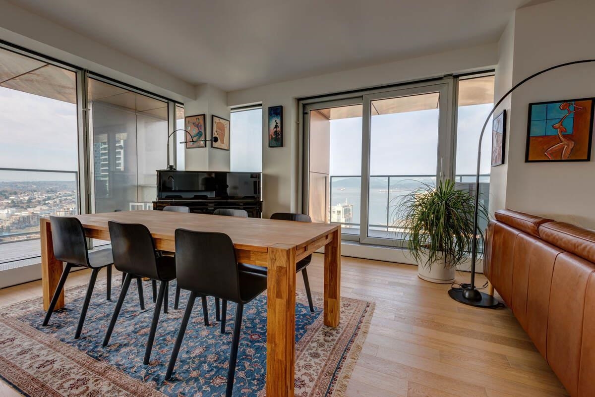 Family Room Photo of 3703 1480 Howe Street, Vancouver, BC