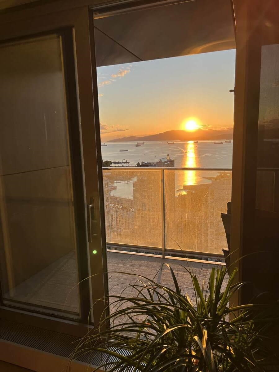 Living Room Photo of 3703 1480 Howe Street, Vancouver, BC