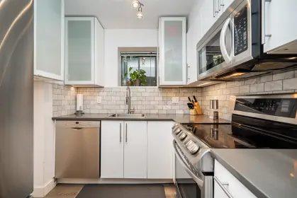 8562 Wilderness Court, Burnaby, BC, Burnaby — Townhouse for sale