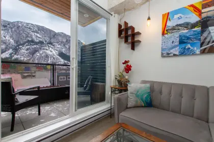 204 37762 Third Avenue, Squamish, BC, Squamish — Apartment/Condo for sale