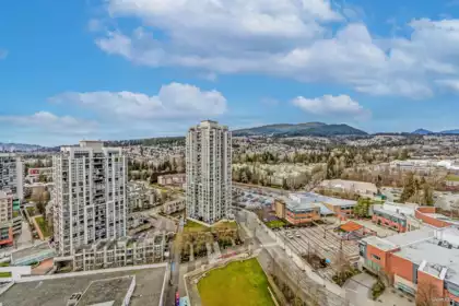 2208 3007 Glen Drive, Coquitlam, BC