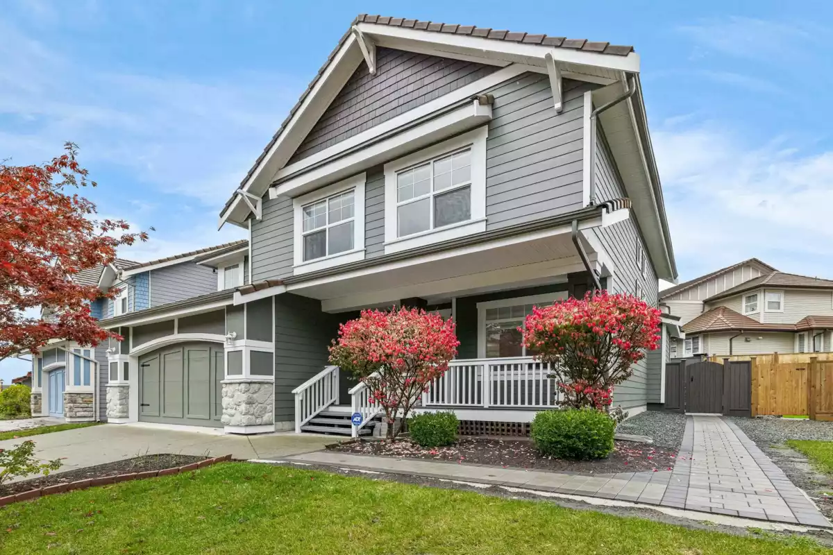 Family Room Photo of 11328 154a Street, Surrey, BC